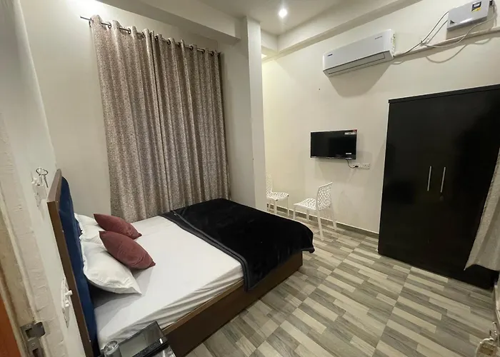 Tridev Inn Near Railway Station & 2Km From Kashi Vishwanath Temple