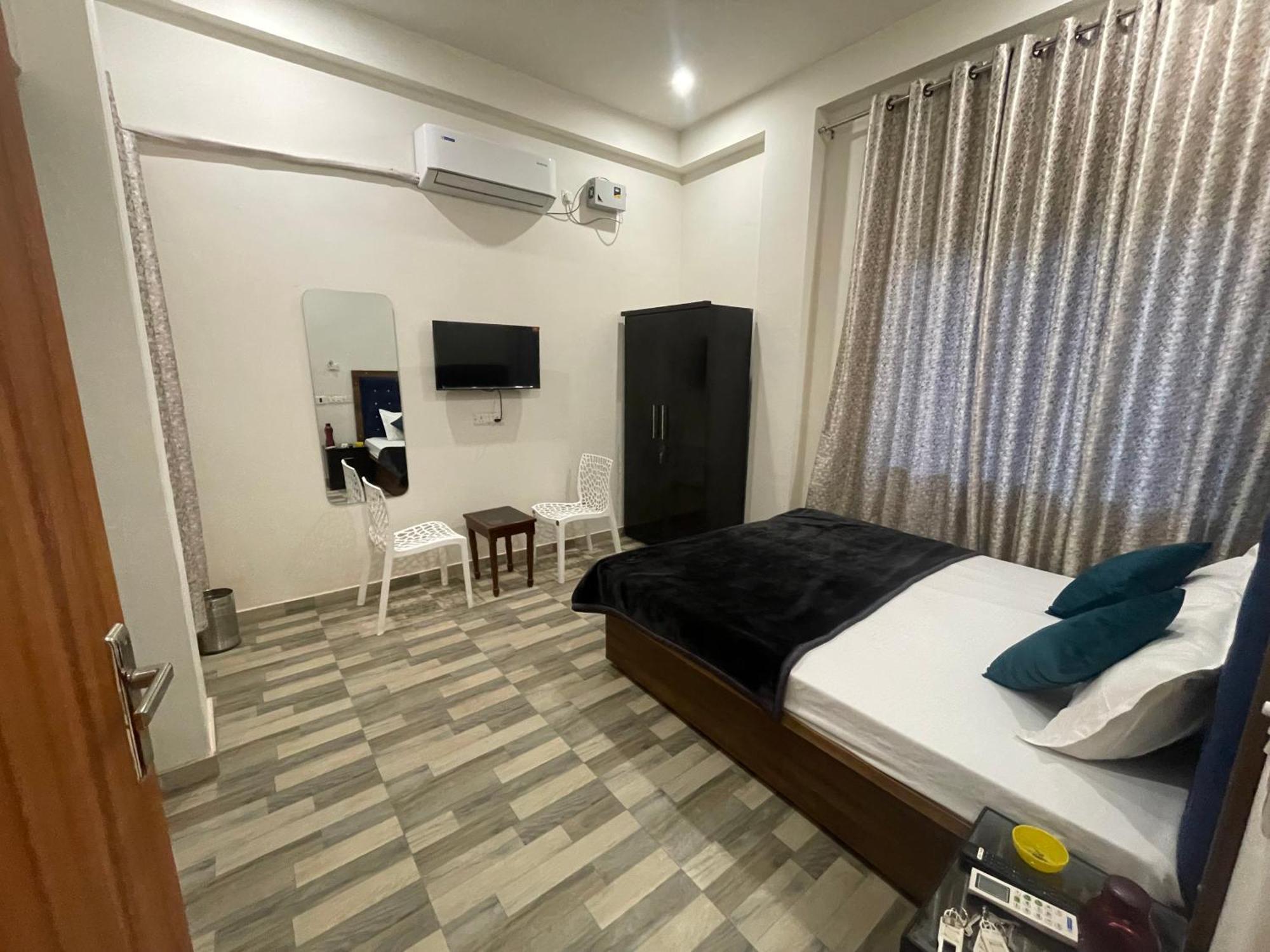Tridev Near Railway Station & 2km From Kashi Vishwanath Temple
