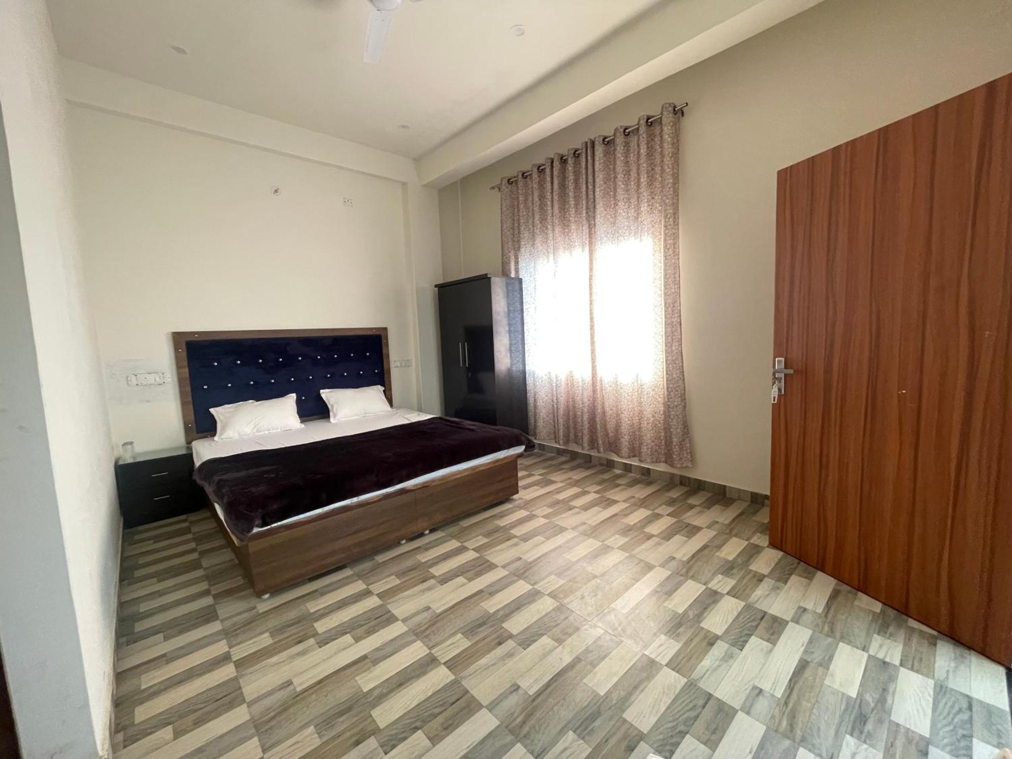 Tridev Near Railway Station & 2km From Kashi Vishwanath Temple